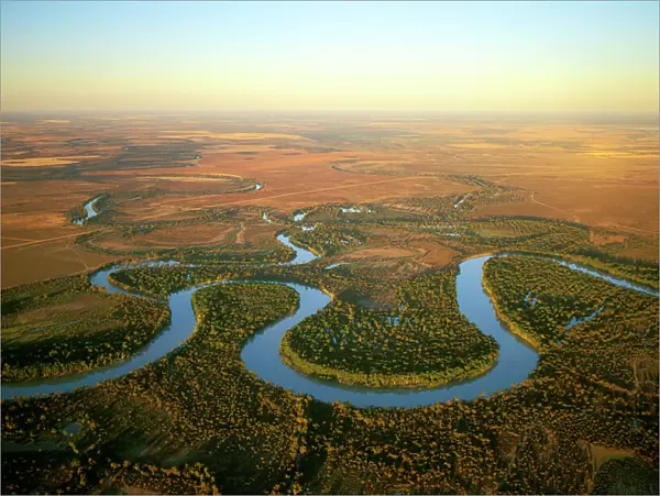 Aerial - Murray River and its meanders - between Wentworth (NSW) and Renmark, South Australia JLR06670