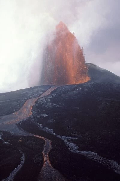Kilauea Volcano - Hawaii - Big Island - USA - 1986 eruption of the Pu'u O'o Vent - Lava Fountain seen from a helicopter