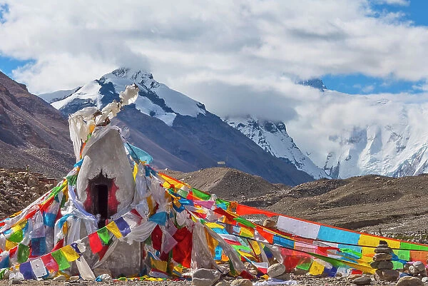 Mani pile and prayer flags in Rongbuk Valley, Lhotse peak (8516m) in the distance, Mt. Everest National Nature Reserve, Shigatse Prefecture, Tibet, China Date: 11-09-2018