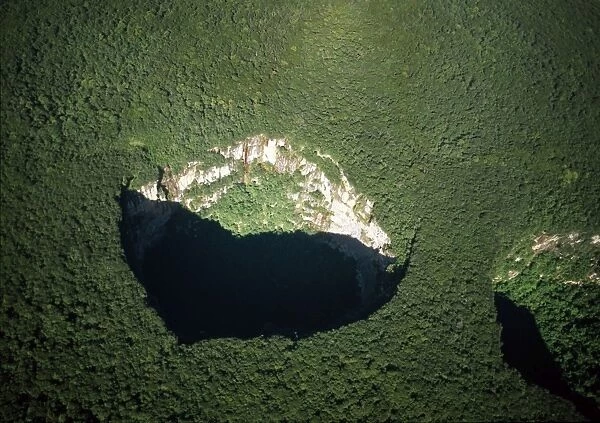 Venezuela - Sarisarinama sink hole in rainforest Venezuela, South America. AWA0202