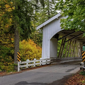 Hannah Covered Bridge spans Thomas Creek in Linn County, Oregon, USA Date: 19-10-2021