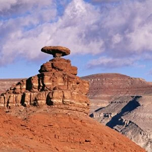 USA Mexican hat, Erosional formation, Utah