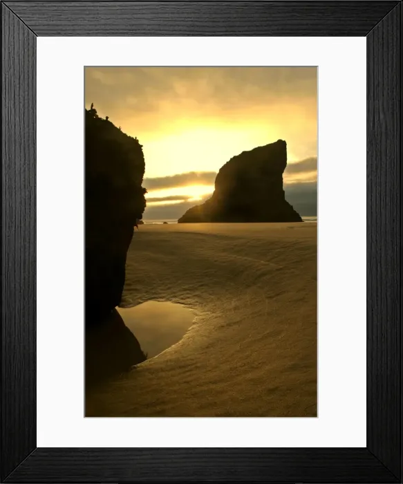 Framed Print : Bedruthen Steps view towards sea stacks from beach at low tide Cornwall, England, UK Framed Print : Bedruthen Steps view towards sea stacks from beach at low tide Cornwall, England, UK