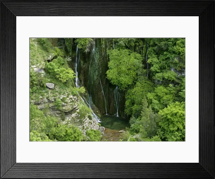 Framed Print : Cascata del Marmore water cascading down moss covered steep cliffs into a cistern near Bolognano, Abruzzian Mountains, Italy Framed Print : Cascata del Marmore water cascading down moss covered steep cliffs into a cistern near Bolognano, Abruzzian Mountains, Italy
