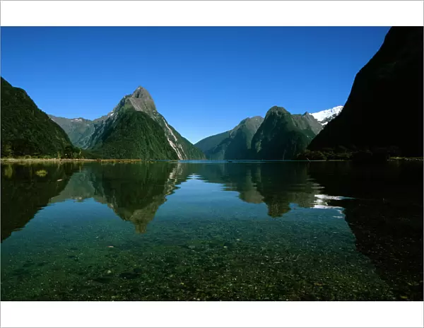 New Zealand - Milford Sound Fiordland National Park, South Island MPM00033