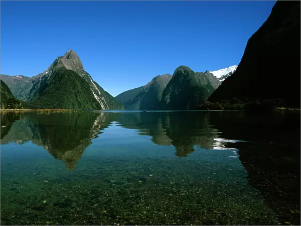 New Zealand - Milford Sound Fiordland National Park, South Island MPM00033