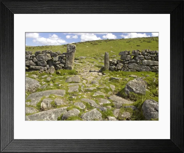 Framed Print : Gateway on footpath to Wistmans Wood NR Dartmoor National Park, Devon, UK LA000151
