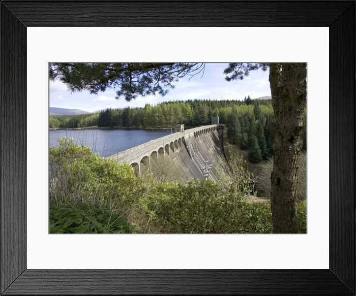 Framed Print : Laggan Dam - Between Loch Oich & Loch Lochy 700ft wide 170ft high supplies powerhouse at Fort William near Fort Augustus, Scotland Framed Print : Laggan Dam - Between Loch Oich & Loch Lochy 700ft wide 170ft high supplies powerhouse at Fort William near Fort Augustus, Scotland