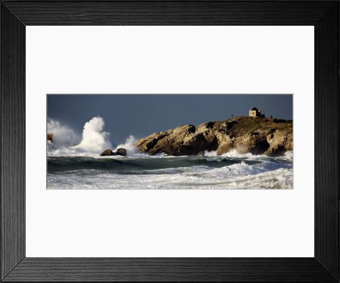 Framed Print : Waves crashing against rocky coastline - Cote-Sauvage - Brittany - France Framed Print : Waves crashing against rocky coastline - Cote-Sauvage - Brittany - France