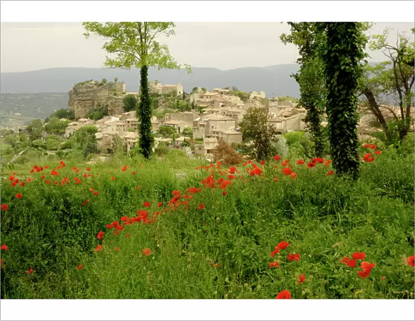 Typical village in Luberon area - Provence - France