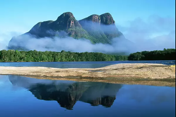 Venezuela - A Tepui. Cerro Cabeza del Indio, above Rio Autana. Amazonas State