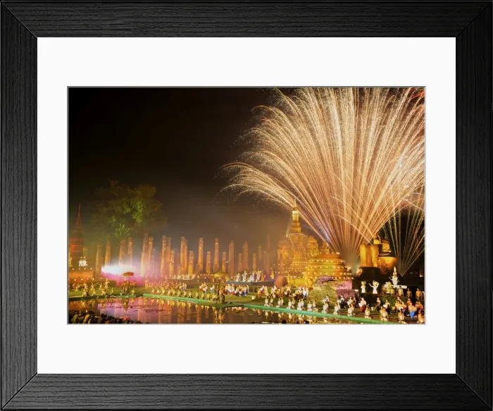 Framed Print : Fireworks Show Loy krathong - Sukhothai - Thailand Framed Print : Fireworks Show Loy krathong - Sukhothai - Thailand
