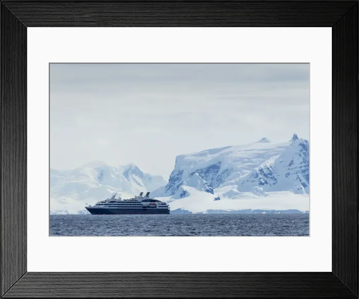 Framed Print : DDE-90023877 Framed Print : DDE-90023877
