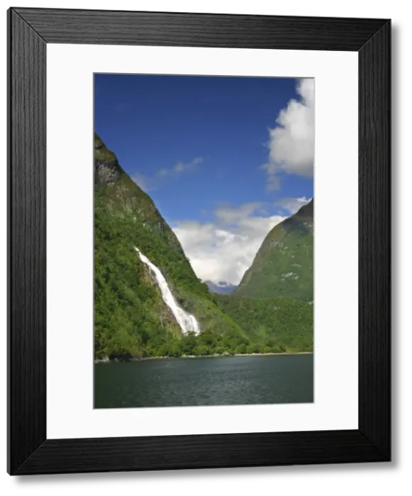 Framed Print : DDE-90026784 Framed Print : DDE-90026784