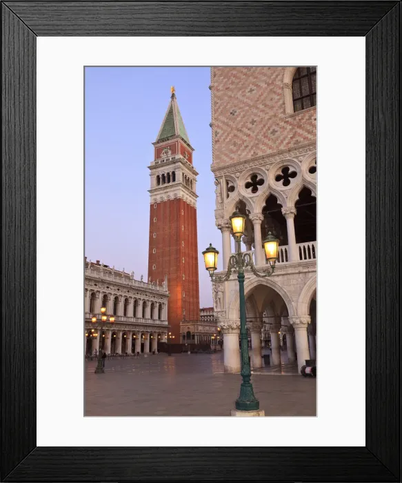 Framed Print : DDE-90032585 Framed Print : DDE-90032585