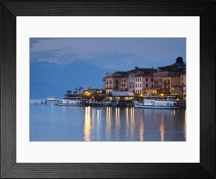 Framed Print : DDE-90032689