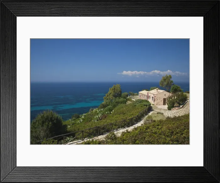 Framed Print : DDE-90032764 Framed Print : DDE-90032764