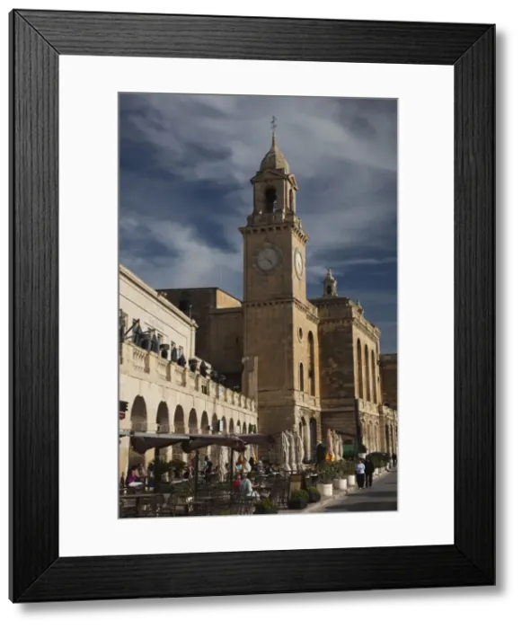 Framed Print : DDE-90032874