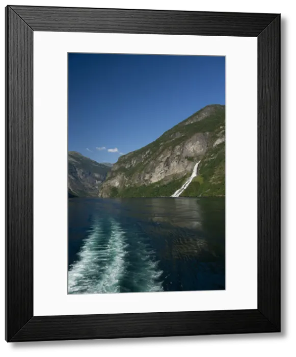 Framed Print : DDE-90033265 Framed Print : DDE-90033265