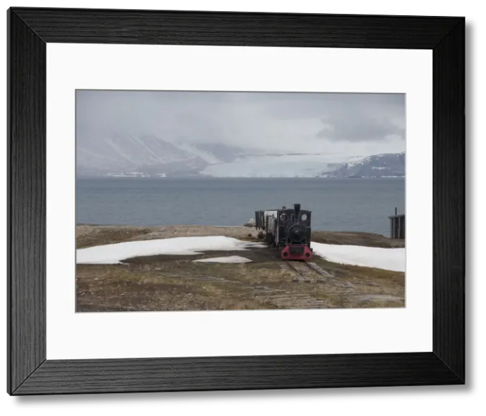 Framed Print : DDE-90033306 Framed Print : DDE-90033306