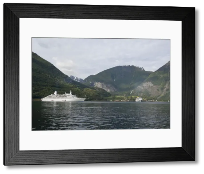 Framed Print : DDE-90033351 Framed Print : DDE-90033351