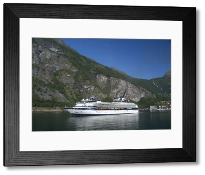 Framed Print : DDE-90033448 Framed Print : DDE-90033448