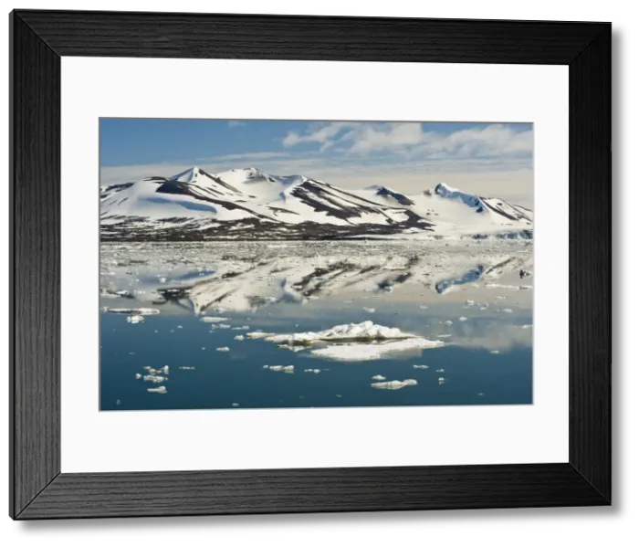 Framed Print : DDE-90033489 Framed Print : DDE-90033489