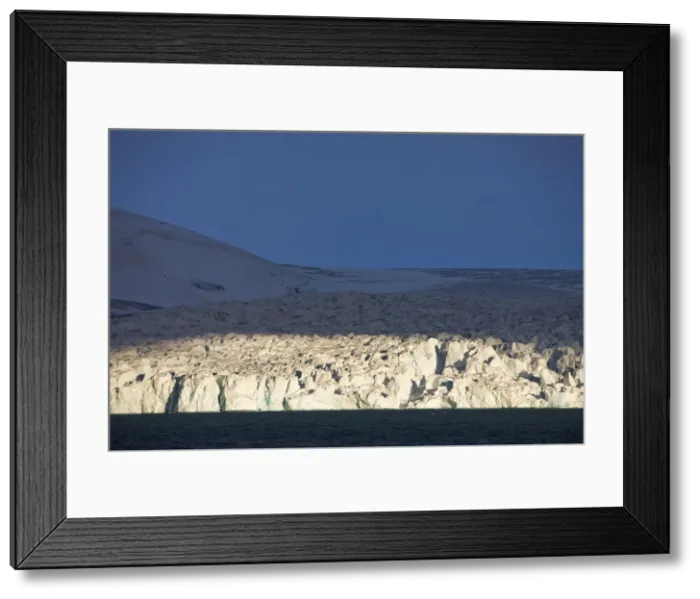 Framed Print : DDE-90033740 Framed Print : DDE-90033740