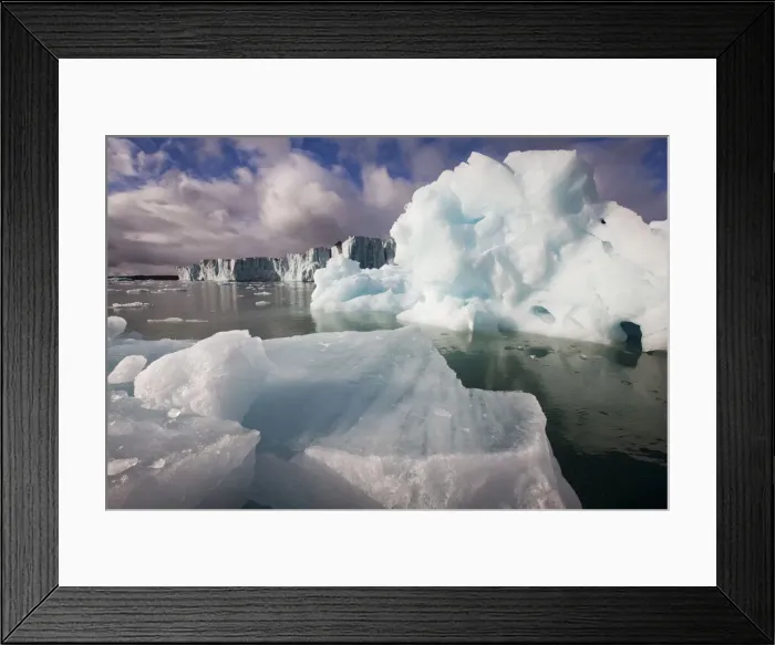 Framed Print : DDE-90033831 Framed Print : DDE-90033831
