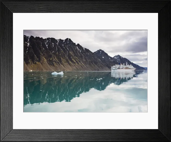 Framed Print : DDE-90033884 Framed Print : DDE-90033884