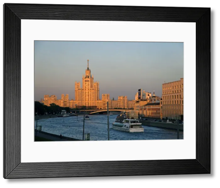 Framed Print : DDE-90034977 Framed Print : DDE-90034977