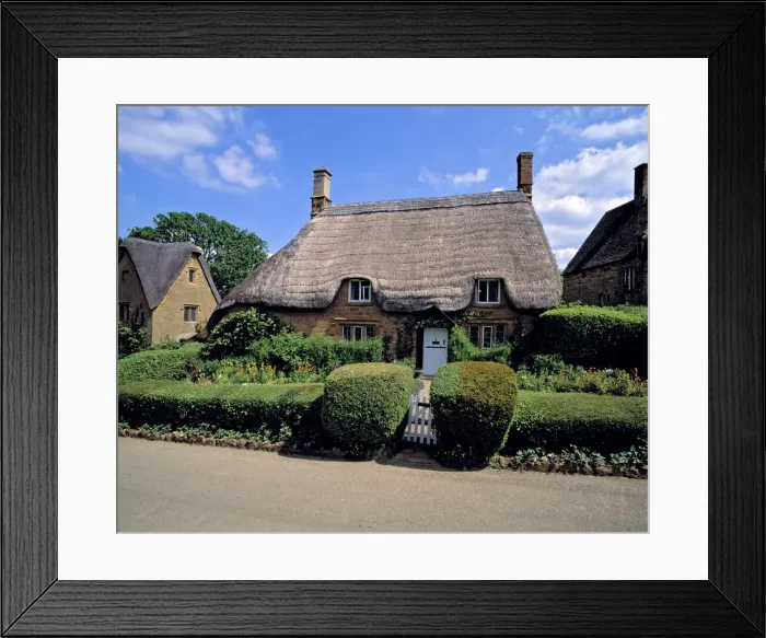 Framed Print : DDE-90182275
