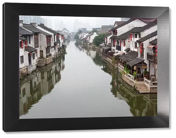 Traditional houses along the Grand Canal, Wuxi, Jiangsu Province, China Date: 20-09-2018