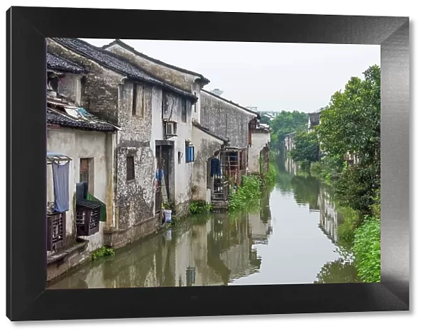 Traditional houses along the Grand Canal, Shaoxing, Zhejiang Province, China Date: 22-09-2018
