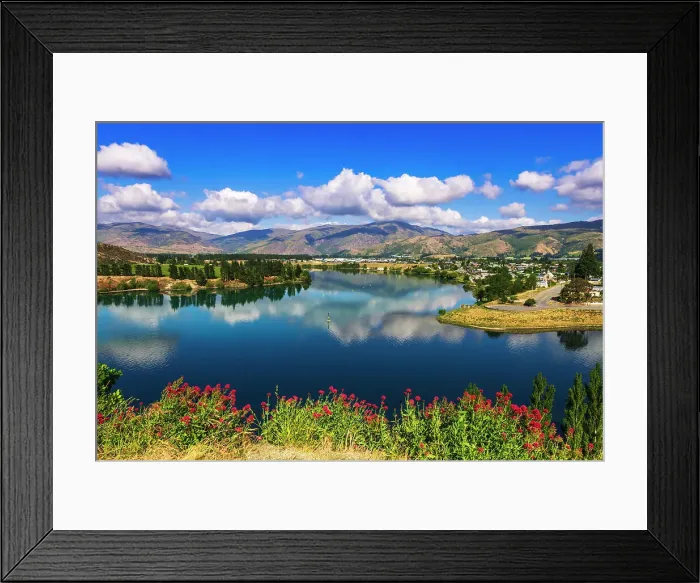 Framed Print : The Kawarau river and town of Cromwell, Central Otago, South Island, New Zealand Date: 22-06-2021