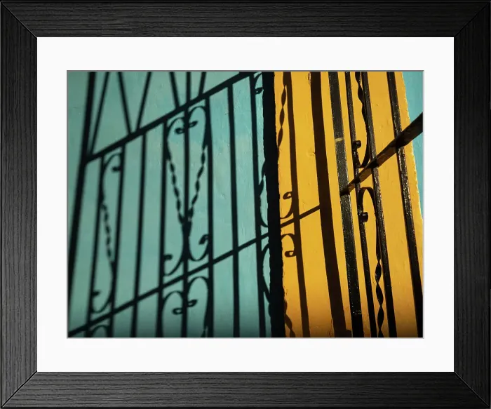 Framed Print : Cuba, Camaguey, UNESCO World Heritage Site, wrought iron gate and colorful walls Date: 16-02-2019