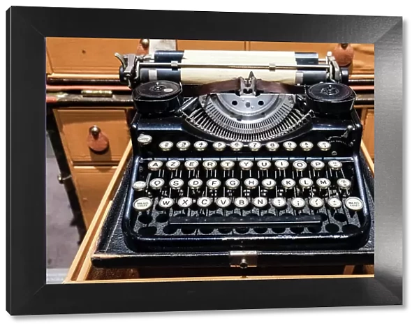 Old French typewriter. Date: 15-12-2017