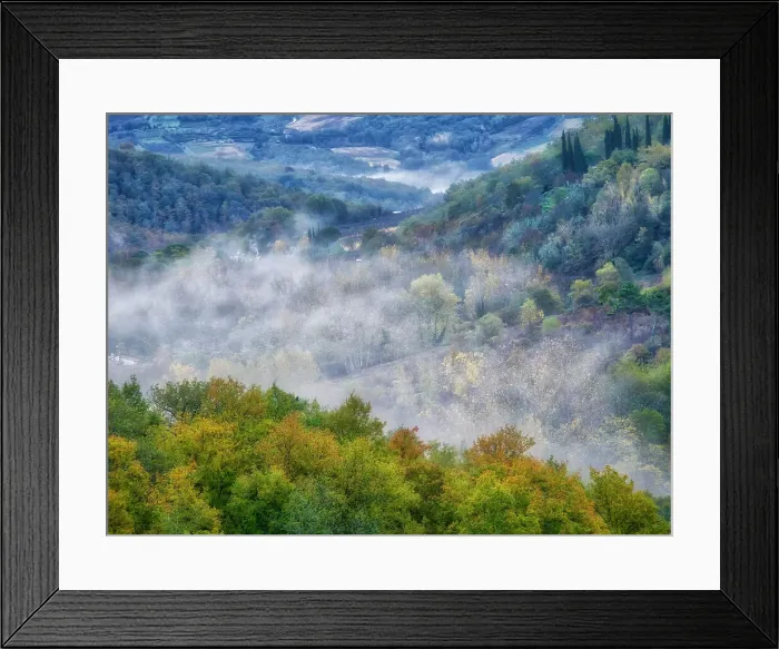 Framed Print : Italy, Tuscany. Autumn morning with fog in the Tuscan valley. Date: 08-11-2016 Framed Print : Italy, Tuscany. Autumn morning with fog in the Tuscan valley. Date: 08-11-2016