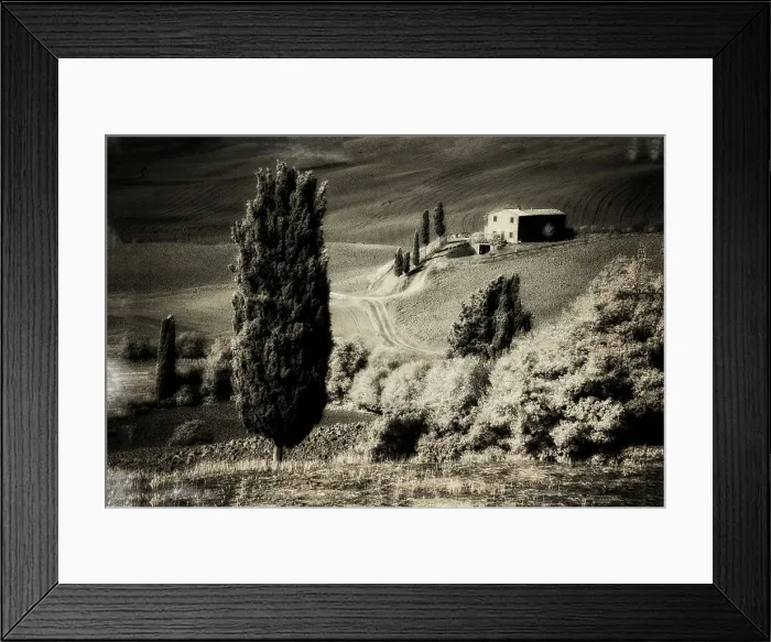 Framed Print : Italy Tuscany, Villa in the Tuscan hillside Date: 24-09-2011 Framed Print : Italy Tuscany, Villa in the Tuscan hillside Date: 24-09-2011
