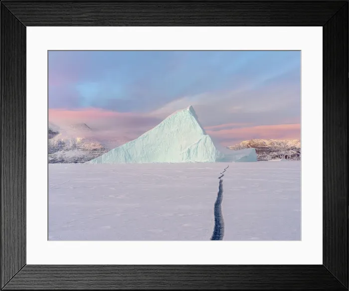 Framed Print : Icebergs in front of Storen Island, frozen into the sea ice of the Uummannaq fjord system during winter. Greenland, Danish Territory Date: 07-03-2020