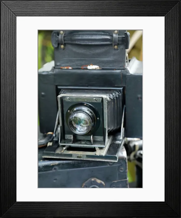 Framed Print : World War One re-creation and history. Close-up of old bellows-style camera. Date: 15-09-2018 Framed Print : World War One re-creation and history. Close-up of old bellows-style camera. Date: 15-09-2018