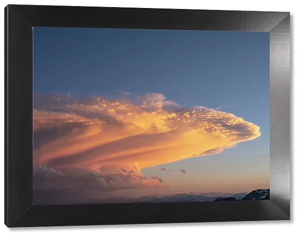 Sunset cloud over the Arapaho National Forest, Colorado Date: 14-06-2021