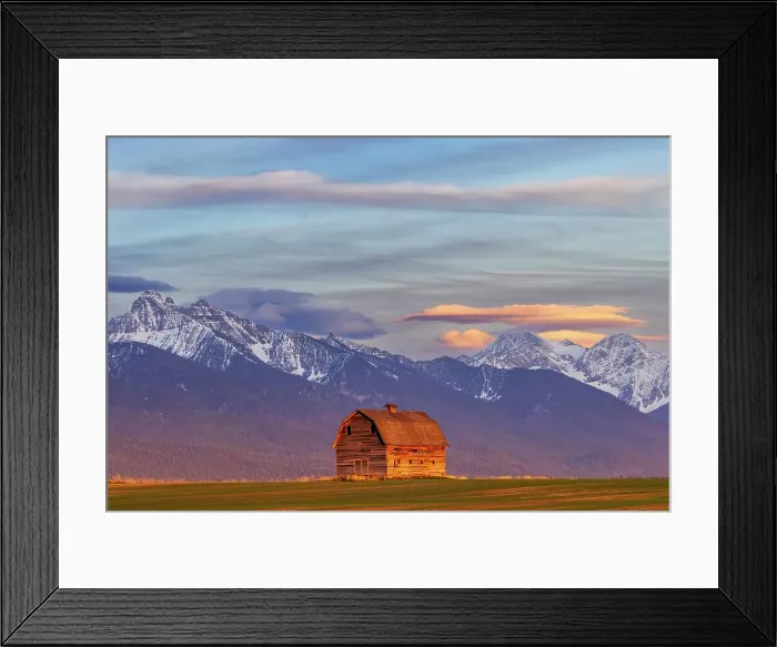 Framed Print : Rustic old barn in evening light with Mission Mountains in Pablo, Montana, USA Date: 13-05-2021 Framed Print : Rustic old barn in evening light with Mission Mountains in Pablo, Montana, USA Date: 13-05-2021