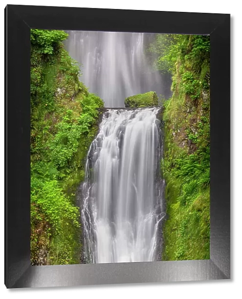 Multnomah Falls, Columbia River Gorge, Oregon Date: 18-06-2013