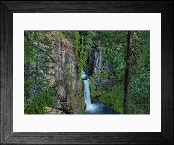 Framed Print : Toketee Falls runs over basalt columns in the Umpqua National Forest, Oregon, USA Date: 14-04-2021 Framed Print : Toketee Falls runs over basalt columns in the Umpqua National Forest, Oregon, USA Date: 14-04-2021