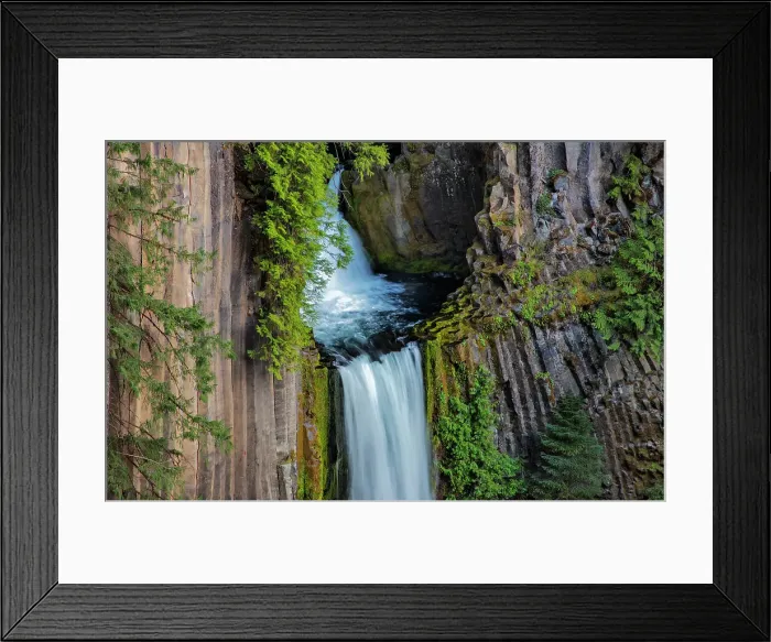 Framed Print : Toketee Falls runs over basalt columns in the Umpqua National Forest, Oregon, USA Date: 14-04-2021
