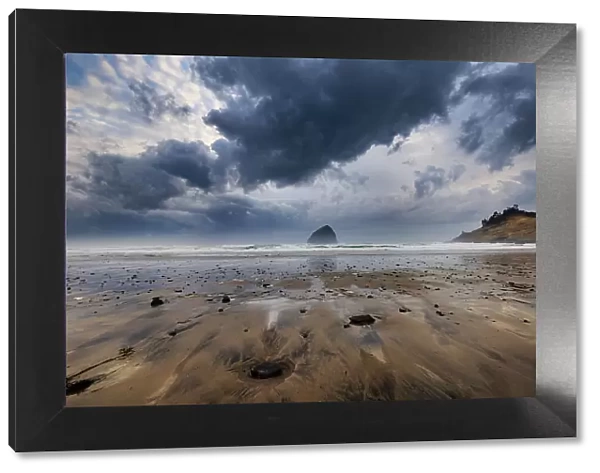 Storm clouds at low tide on beach at Cape Kiwanda in Pacific City, Oregon, USA Date: 20-10-2021