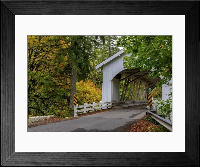 Framed Print : Hannah Covered Bridge spans Thomas Creek in Linn County, Oregon, USA Date: 19-10-2021 Framed Print : Hannah Covered Bridge spans Thomas Creek in Linn County, Oregon, USA Date: 19-10-2021