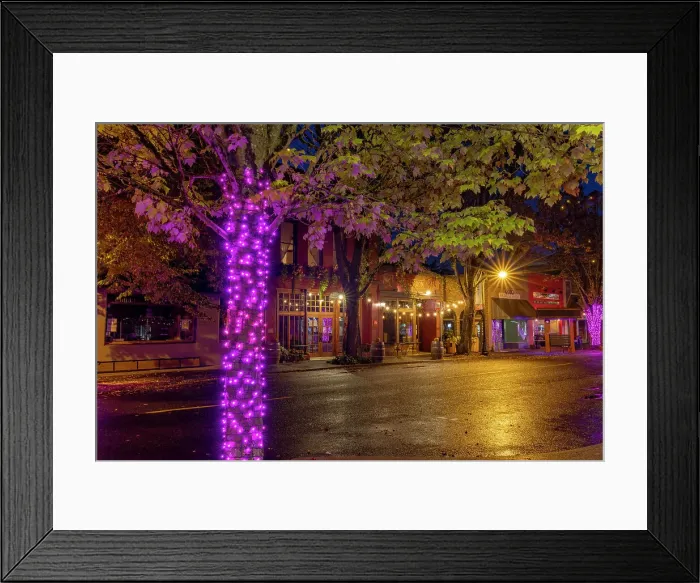 Framed Print : 3rd Street in downtown McMinnville, Oregon, USA Date: 06-10-2021 Framed Print : 3rd Street in downtown McMinnville, Oregon, USA Date: 06-10-2021