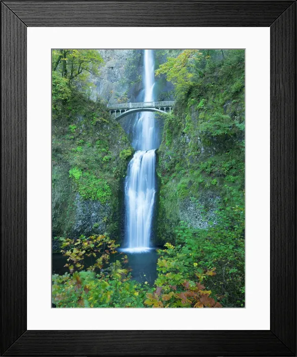 Framed Print : Oregon, Columbia River Gorge National Scenic Area, Multnomah Falls Date: 29-10-2020